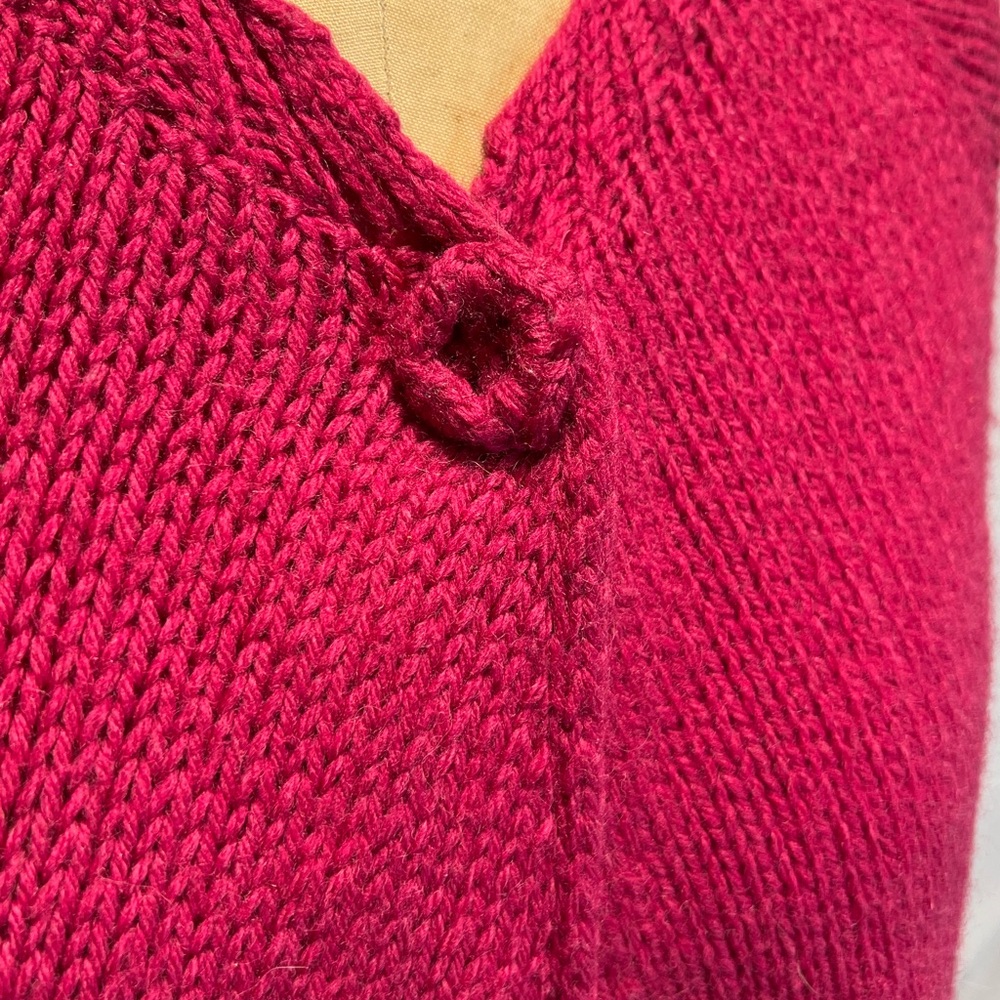 VINTAGE raspberry knit sweater poncho‎ cape wrap fringe button front 60s 70s - Picture 7 of 11